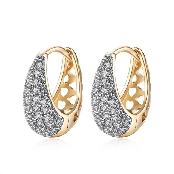 𝅺New Gold Pave Crystal Diamond Oval Hoop Earrings - Picture 5 of 11